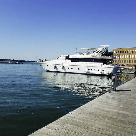 Yacht Diva *