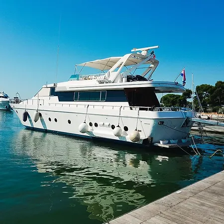 Yacht Diva Botel Venice