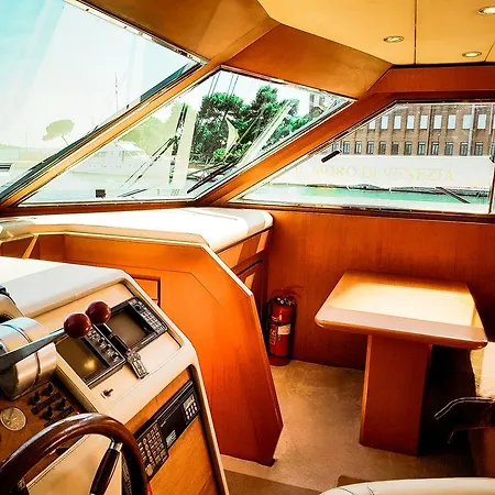 Yacht Diva Venice