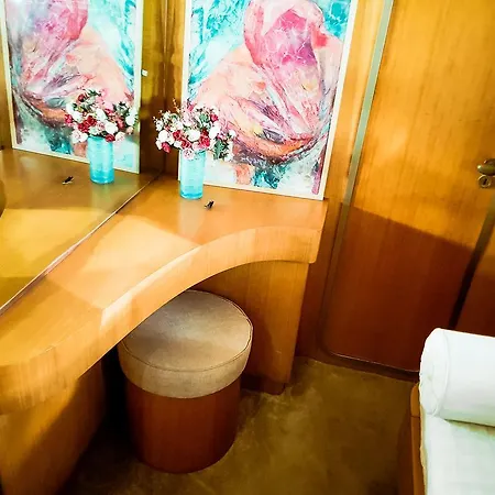Bateau-hôtel Yacht Diva *
