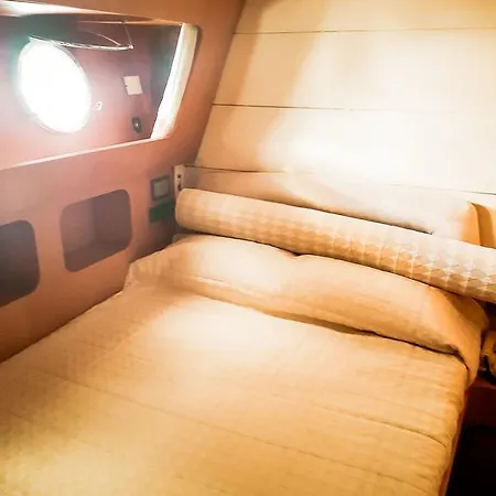 Bateau-hôtel Yacht Diva