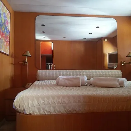 Bateau-hôtel Yacht Diva