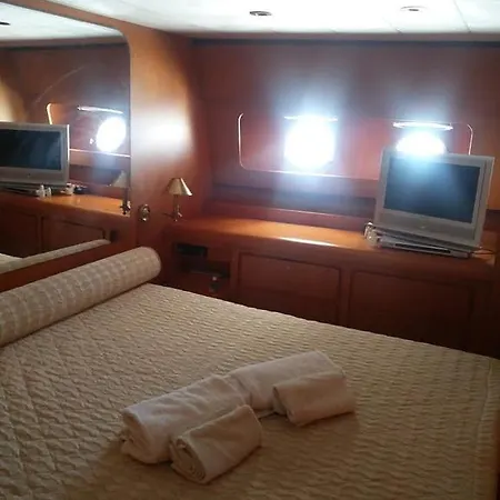 Yacht Diva * Venice