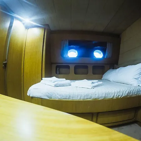 Bateau-hôtel Yacht Diva *