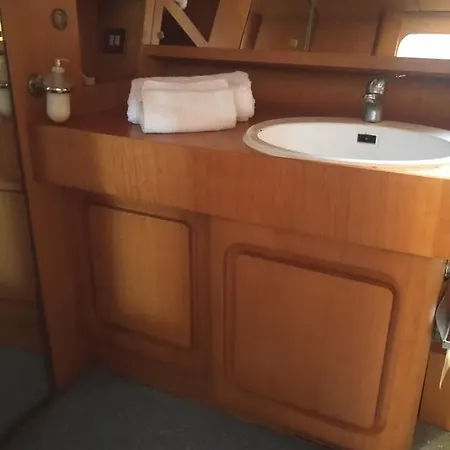 Πλωτό κατάλυμα Yacht Diva