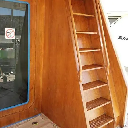 Yacht Diva Πλωτό κατάλυμα