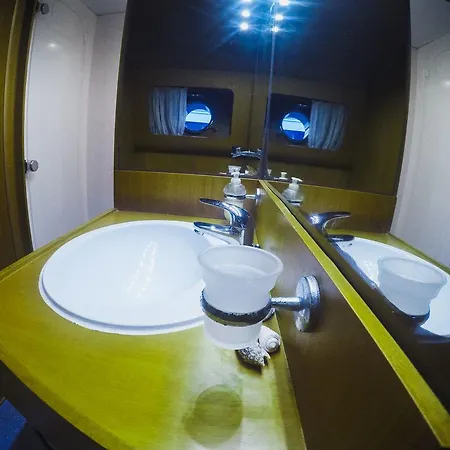 Πλωτό κατάλυμα Yacht Diva